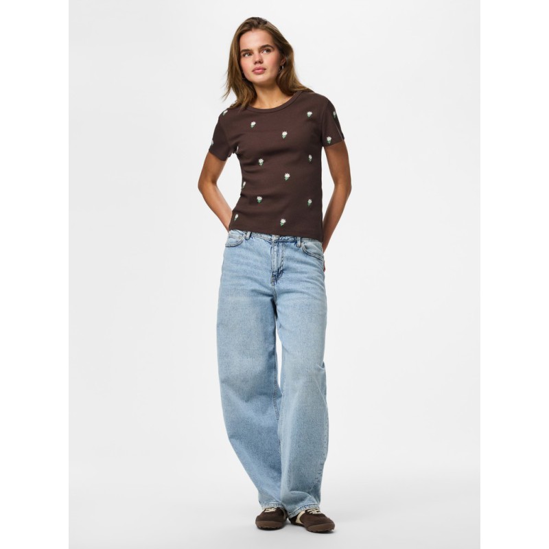 PIECES May kortærmet broderet T-shirt - Hot Fudge
